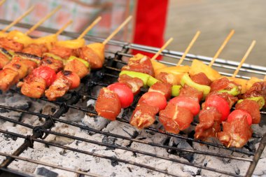 Bar-BQ veya barbekü ızgara et