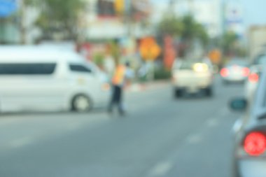 Şehirdeki araba bulanık.