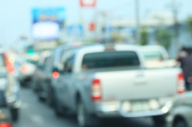 Şehirdeki araba bulanık.