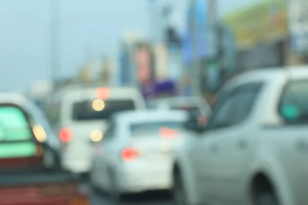 街中の車のせいで — ストック写真