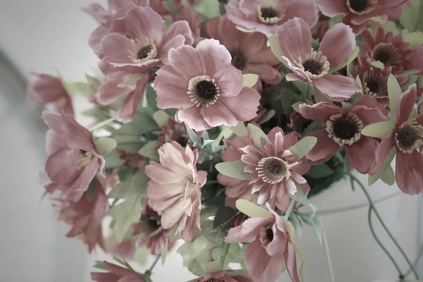 Belles fleurs artificielles vintage — Photo