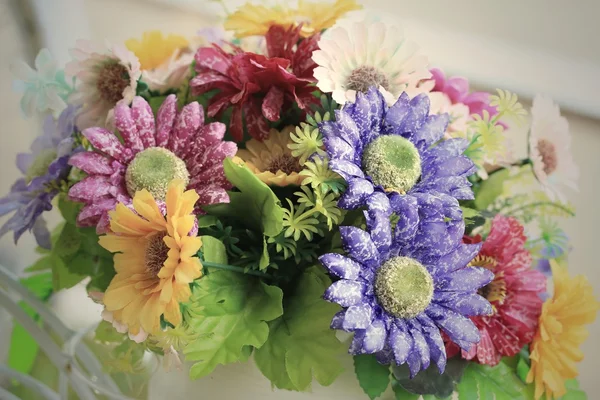 Belas flores artificiais vintage — Fotografia de Stock