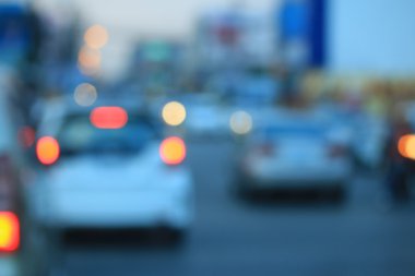 Geceleri araba bulanıklaşıyor.