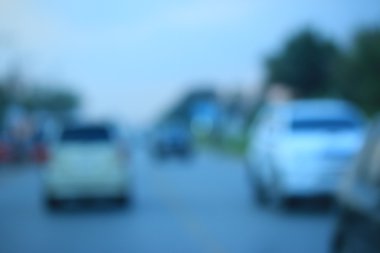 Geceleri araba bulanıklaşıyor.