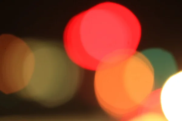 Difuminado de coche en la ciudad por la noche — Foto de Stock