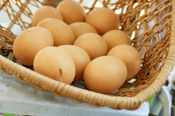 Vintage easter eggs and white eggs — Stock Photo, Image