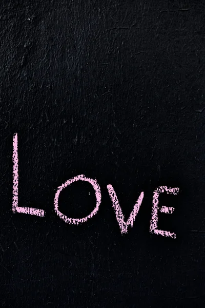 Le mot amour écrit sur un tableau noir — Photo