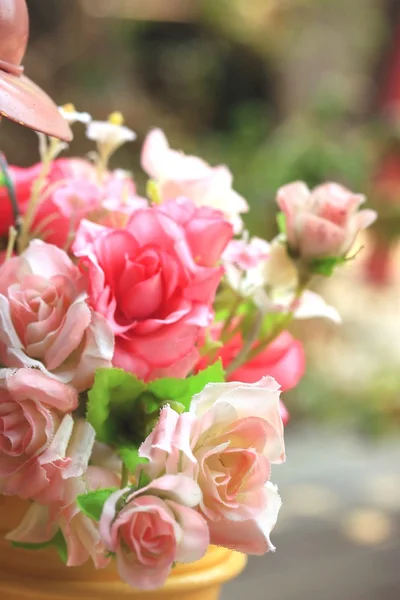 Yapay çiçek güzel vintage güller — Stok fotoğraf