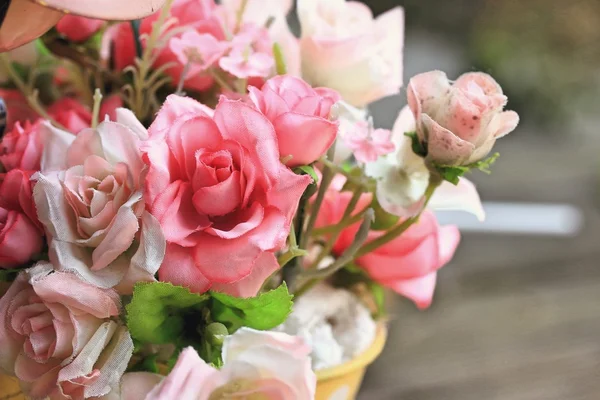 Yapay çiçek güzel vintage güller Telifsiz Stok Fotoğraflar
