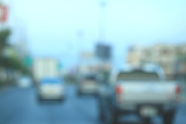 Şehirdeki araba bulanık. 