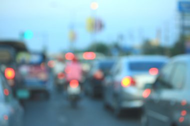 Geceleri araba bulanıklaşıyor.