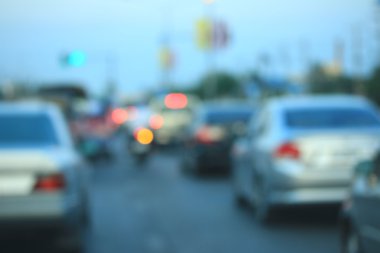 Geceleri araba bulanıklaşıyor.