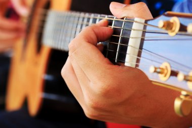 gitar çalmak