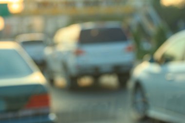 Şehirdeki araba bulanık. 