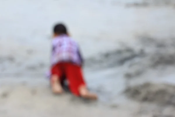 Brouillé les gens sur la plage — Photo