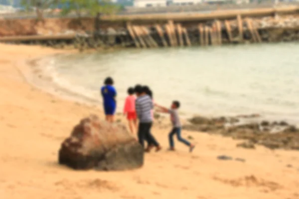 Personas borrosas en la playa —  Fotos de Stock