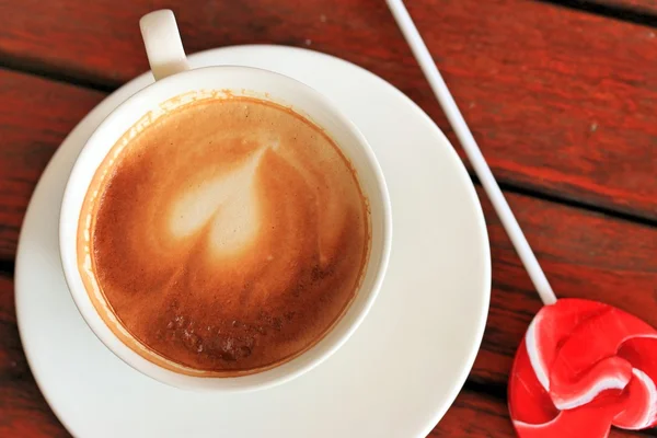 Boire du café et des bonbons sucrés — Photo