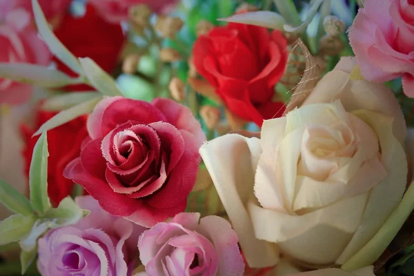 Belles roses vintage de fleurs artificielles — Photo