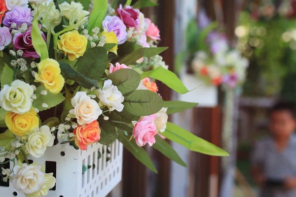 Hermosas rosas vintage de flores artificiales — Foto de Stock