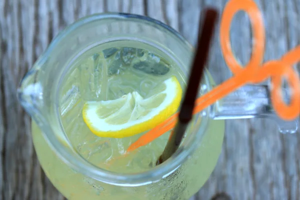 Limon içecek — Stok fotoğraf