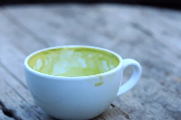 Зеленый чай и молоко — стоковое фото