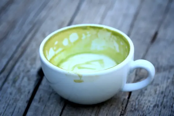 Green tea and milk — Stock Photo, Image