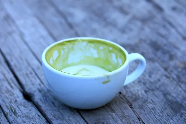 Green tea and milk — Stock Photo, Image