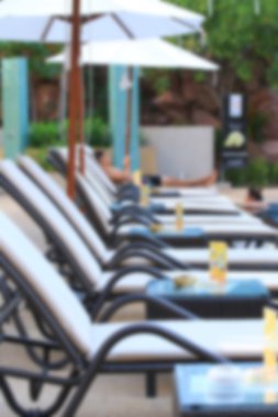 Merdivenli yüzme havuzu