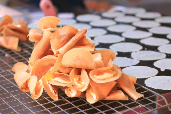 Primo piano di pancake croccante tailandese - crepes alla panna — Foto Stock