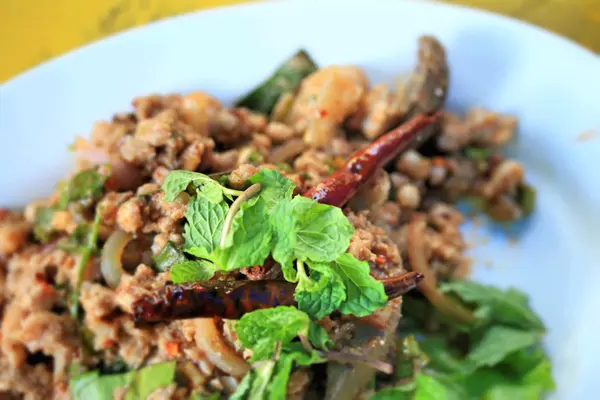 Тайский мясной салат — стоковое фото