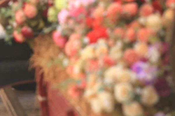 人工花の美しいヴィンテージ バラをぼやけ — ストック写真