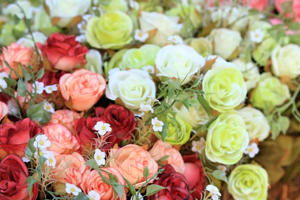 美丽的复古玫瑰人造花， — 图库照片