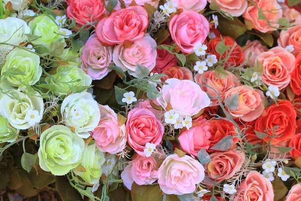 Belles roses vintage de fleurs artificielles — Photo