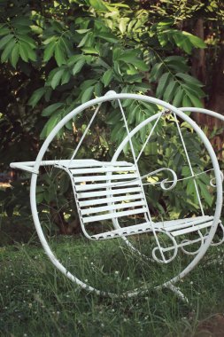 Beyaz salıncak sandalye