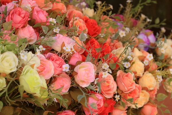 Smukke vintage roser af kunstige blomster - Stock-foto