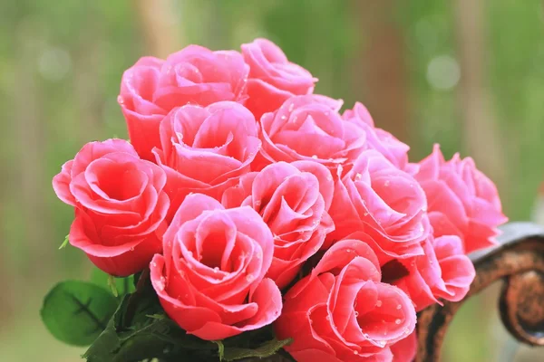 Krásné vintage růže umělé květiny — Stock fotografie