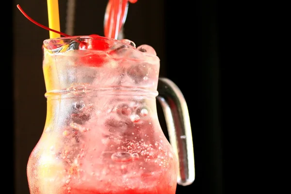 Bebida roja refresco de fresa . — Foto de Stock