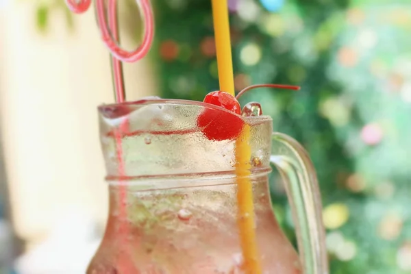 Bebida roja refresco de fresa . — Foto de Stock