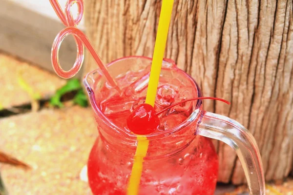 Bebida roja refresco de fresa . —  Fotos de Stock