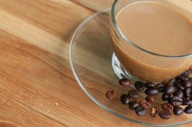 Sıcak kahve fasulye ile