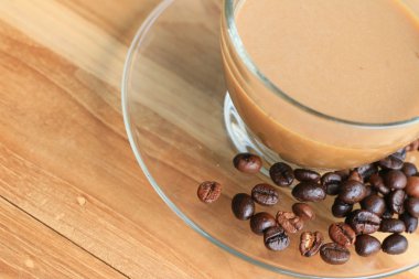 Sıcak kahve fasulye ile