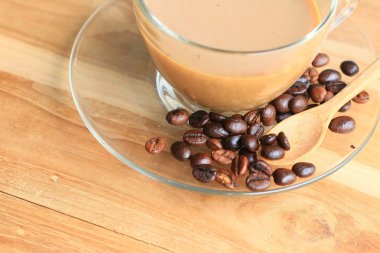 Sıcak kahve fasulye ile