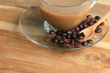 Sıcak kahve fasulye ile