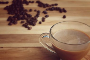 Sıcak kahve fasulye ile