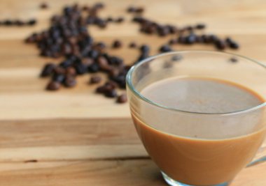 Sıcak kahve fasulye ile