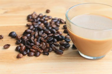 Sıcak kahve fasulye ile