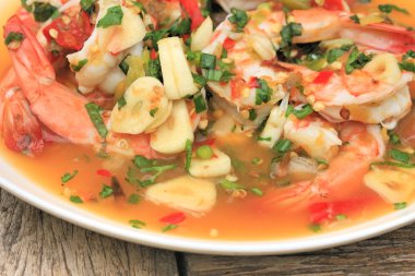 baharatlı salata ve karides - Asya gıda