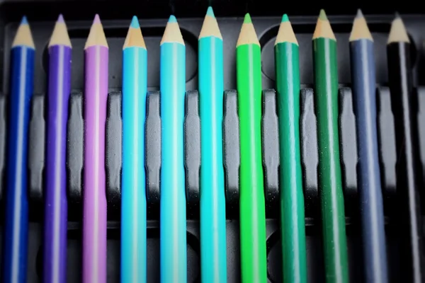 Красочные карандаши — стоковое фото