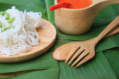 erişte pirinç ve köri çorbası