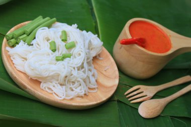 erişte pirinç ve köri çorbası